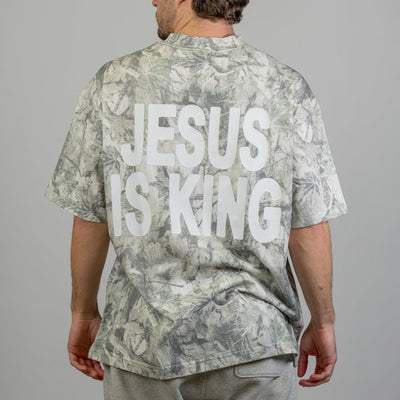 Model is 5'8" wearing a L in Green/Gray Camo