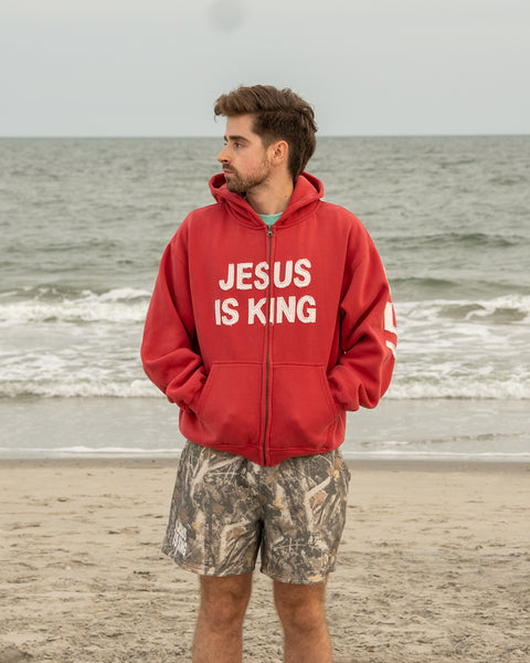 Vintage Red | Brett is 6'1" wearing size L