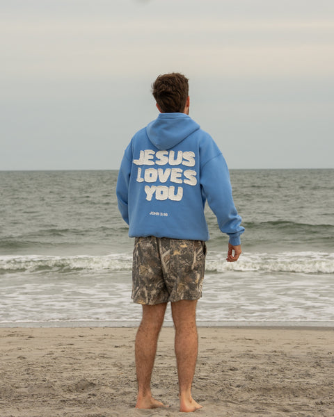 Light Blue | Brett is 6'1" wearing size XL