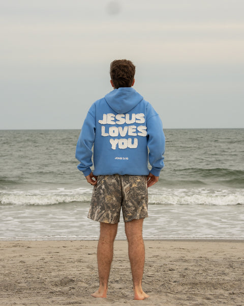 Light Blue | Brett is 6'1" wearing size XL