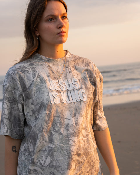MJ is 5'9" wearing size L